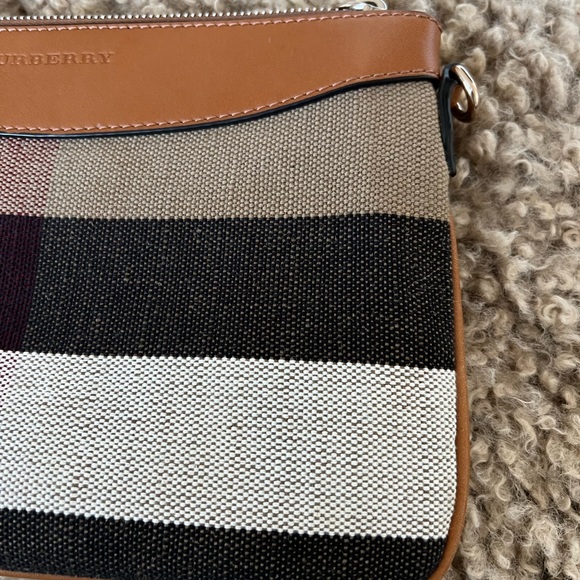 Burberry Crossbody/Wristlet with Straps! - Picture 8 of 14